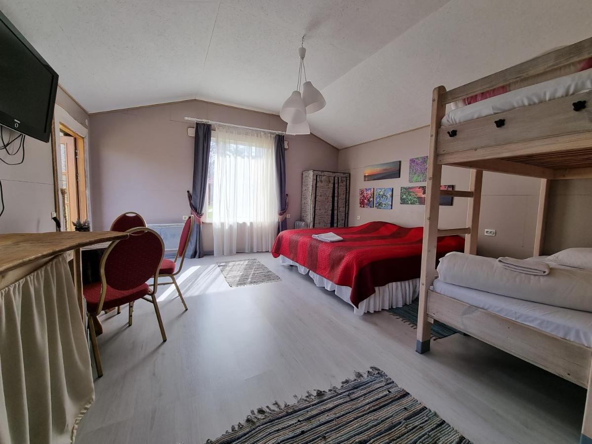 Viesu Nams Vecmuiza Hotel Tuja Ngoại thất bức ảnh