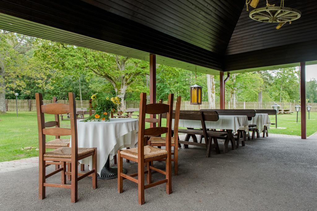 Viesu Nams Vecmuiza Hotel Tuja Ngoại thất bức ảnh